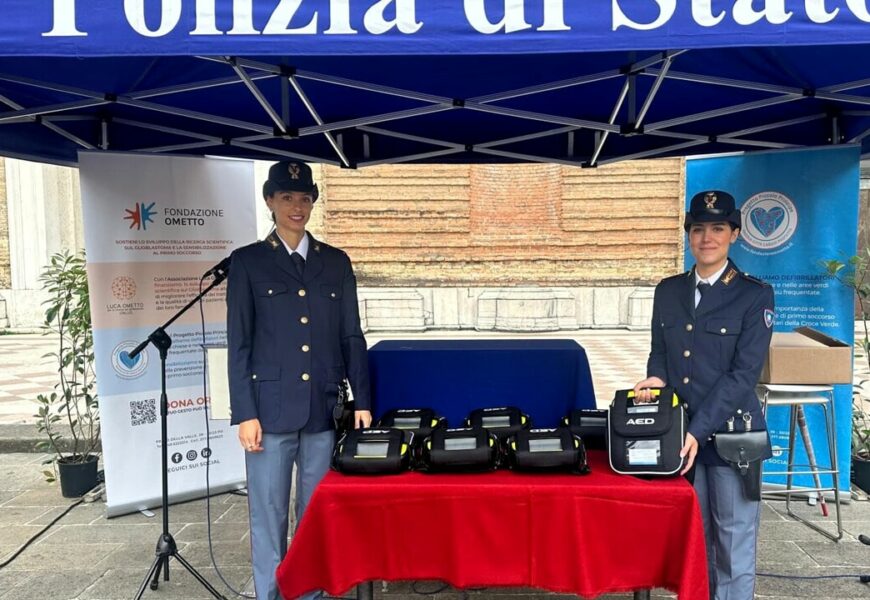 I defibrillatori donati alla Polizia