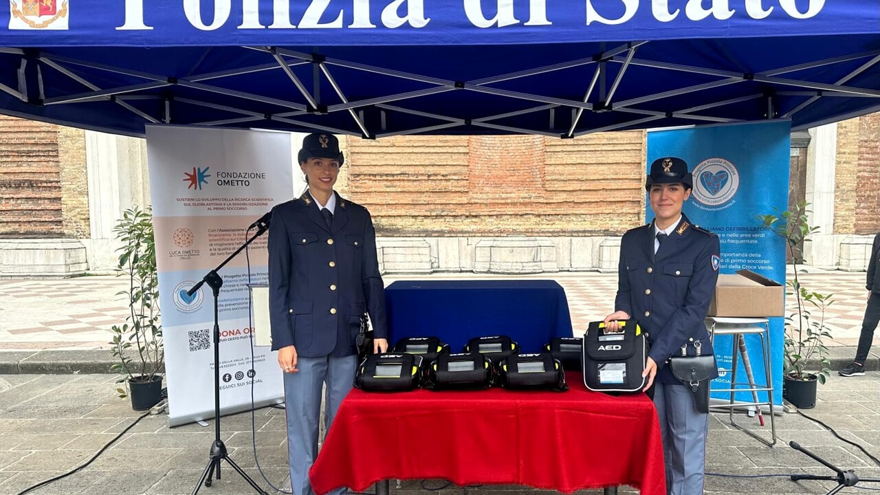 I defibrillatori donati alla Polizia