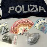 La droga e i soldi sequestrati al pusher