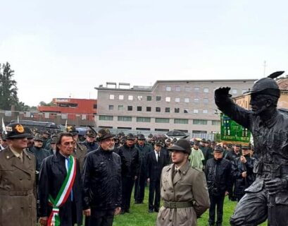 la statua dedicata agli Alpini