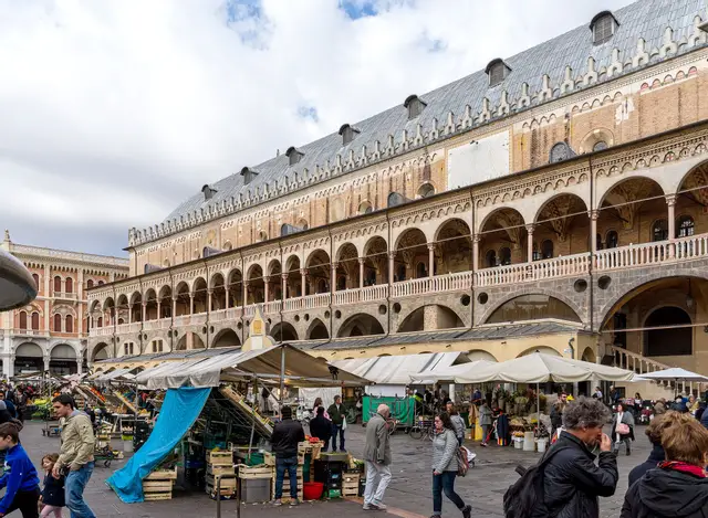 mercato delle erbe